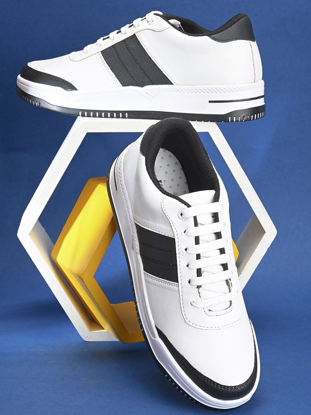 

Killer Men Colourblocked Round Toe Lightweight Sneakers, White