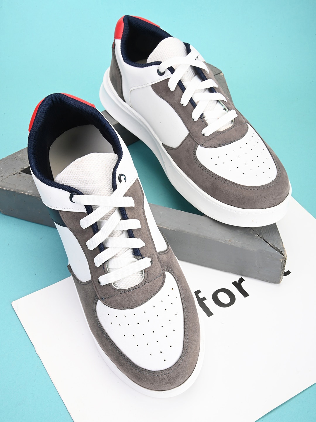 

Killer Men Colourblocked Round Toe Lightweight Sneakers, White