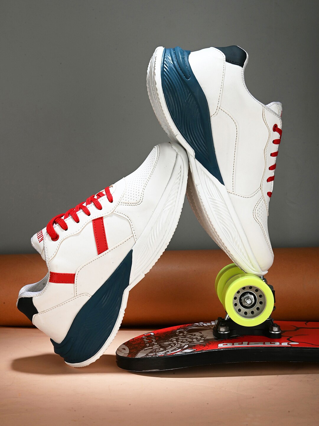 

Killer Men Round Toe Lightweight Sneakers, White