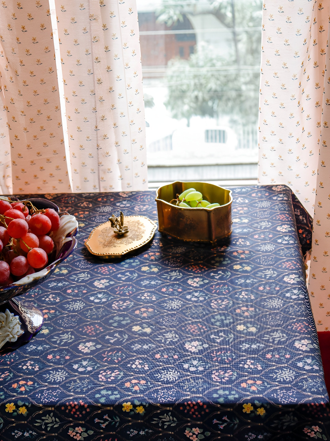 

design station Blue Ethnic Motifs Printed Anti-Slip 6-Seater Table Cover