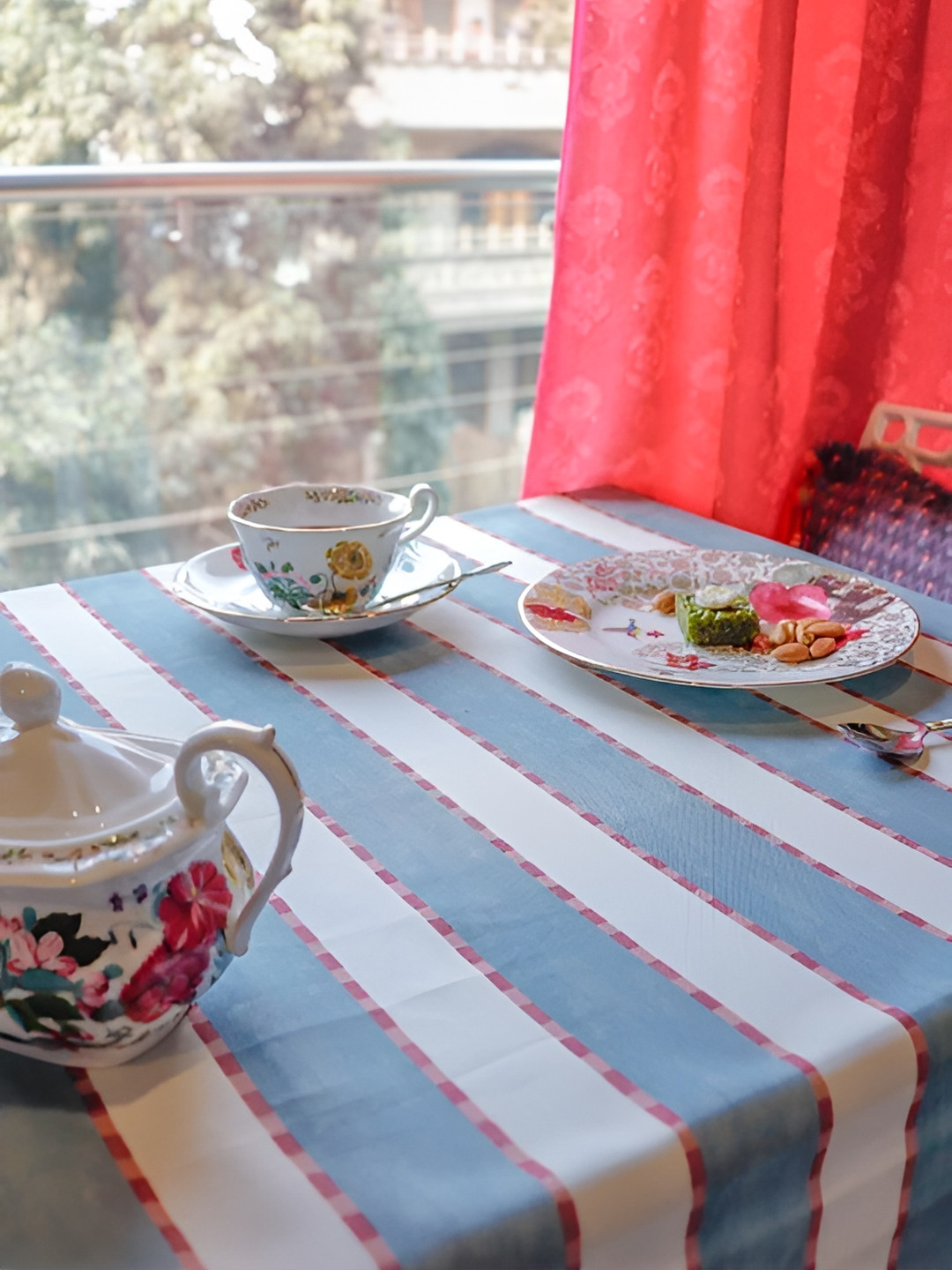 

design station Blue Striped Printed Anti-Slip 6-Seater Table Cover