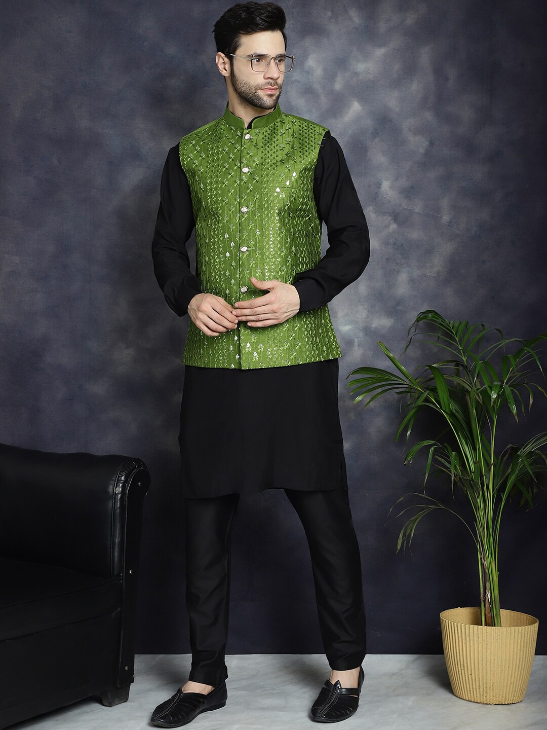 

Anouk Green Floral Embroidered Sequinned Mandarin Collar Kurta With Trousers