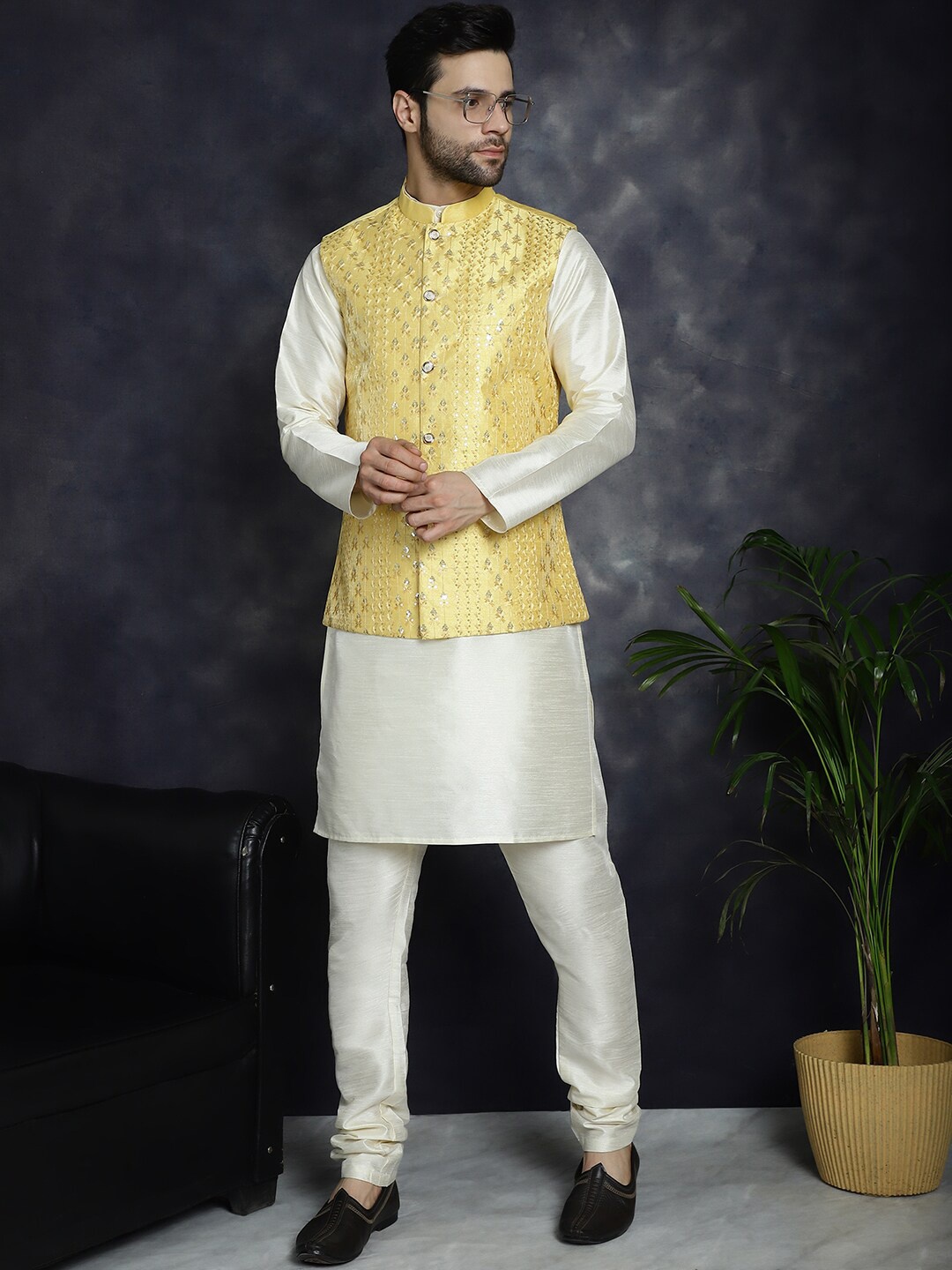 

Anouk Yellow Floral Embroidered Sequinned Mandarin Collar Kurta With Trousers