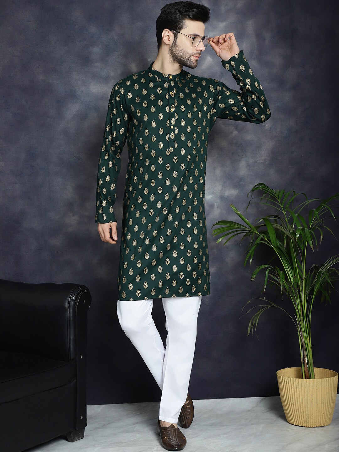 

Anouk Ethnic Motifs Printed Kurta With Pyjama, Olive