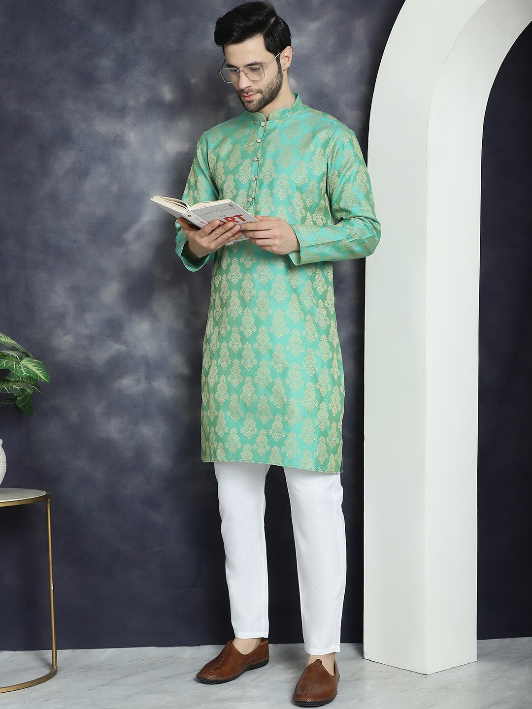 

Anouk Green Ethnic Motifs Printed Mandarin Collar Jacquard Kurta with Pyjamas