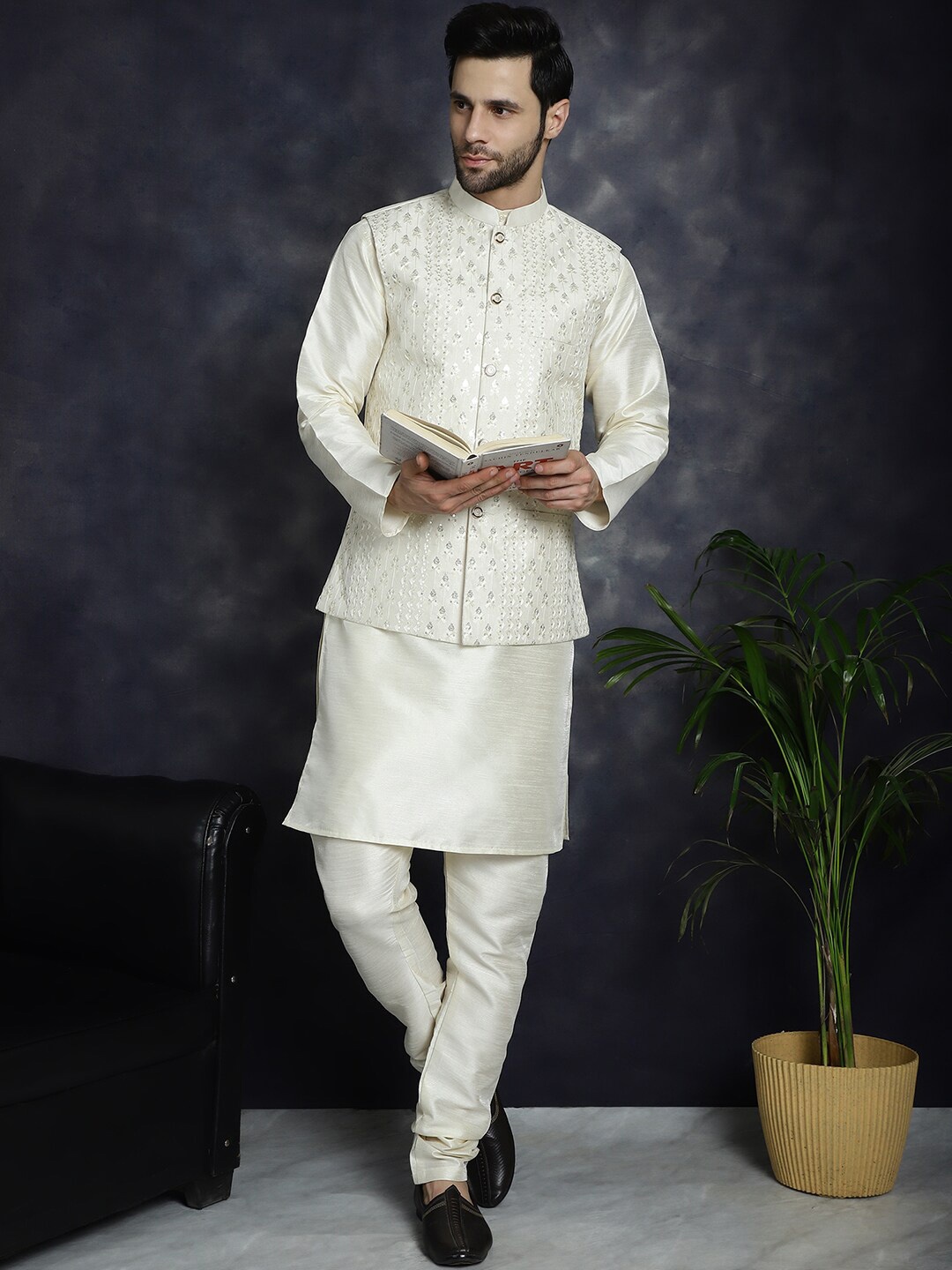 

Anouk White Floral Embroidered Sequinned Mandarin Collar Kurta With Trousers