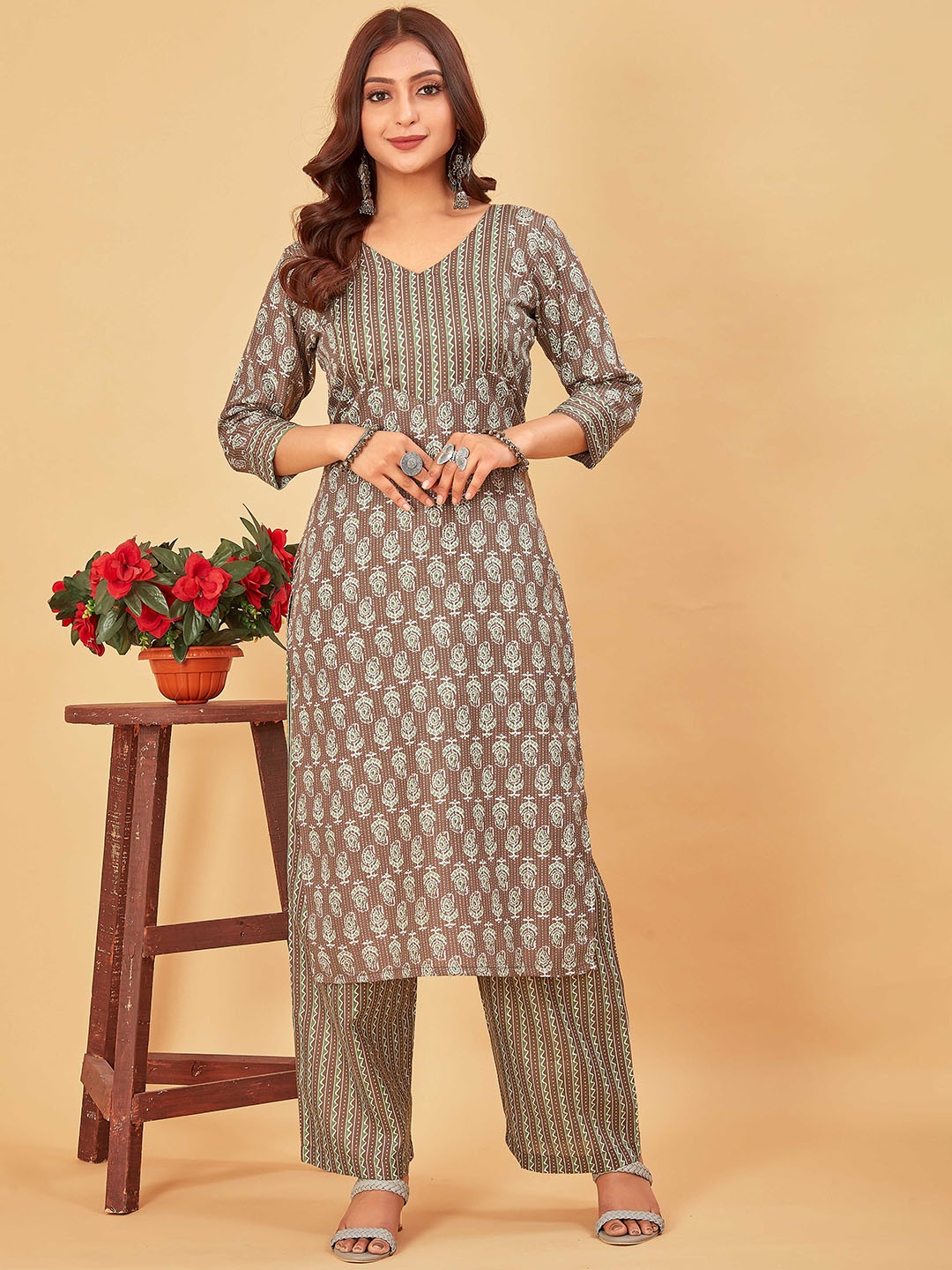 

Pari THE FASHION STUDIO Ethnic Motifs Printed Kurta With Trouser, Green