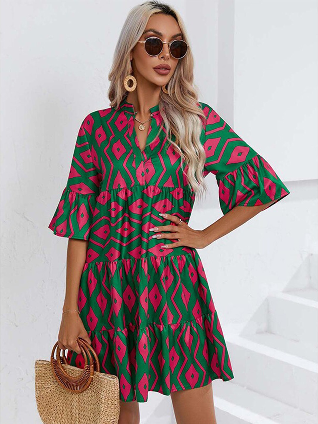 

StyleCast Green Geometric Printed Mandarin Collar Bell Sleeves Tiered Empire Dress