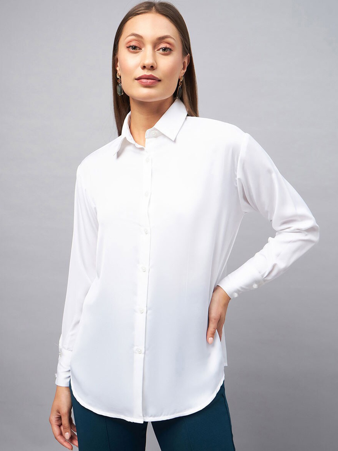

DELAN Relaxed Spread Collar Long Sleeves SatinParty Shirt, White