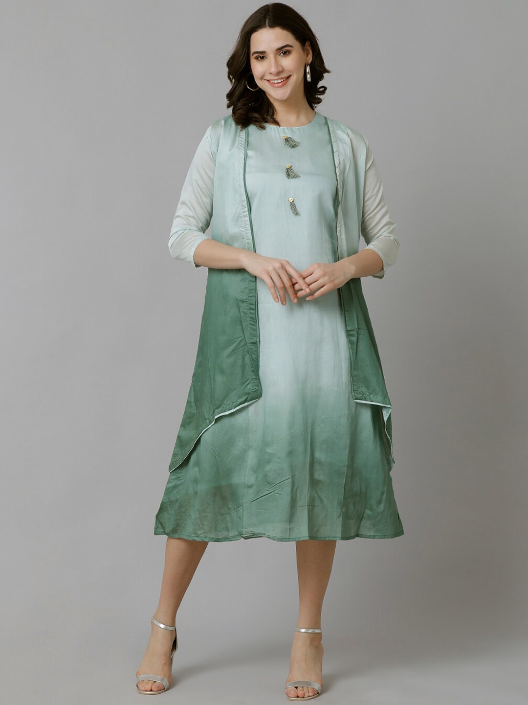 

NAYRA Round Neck Art Silk Dyed Flared Sleeves Sequinned Kurta, Green