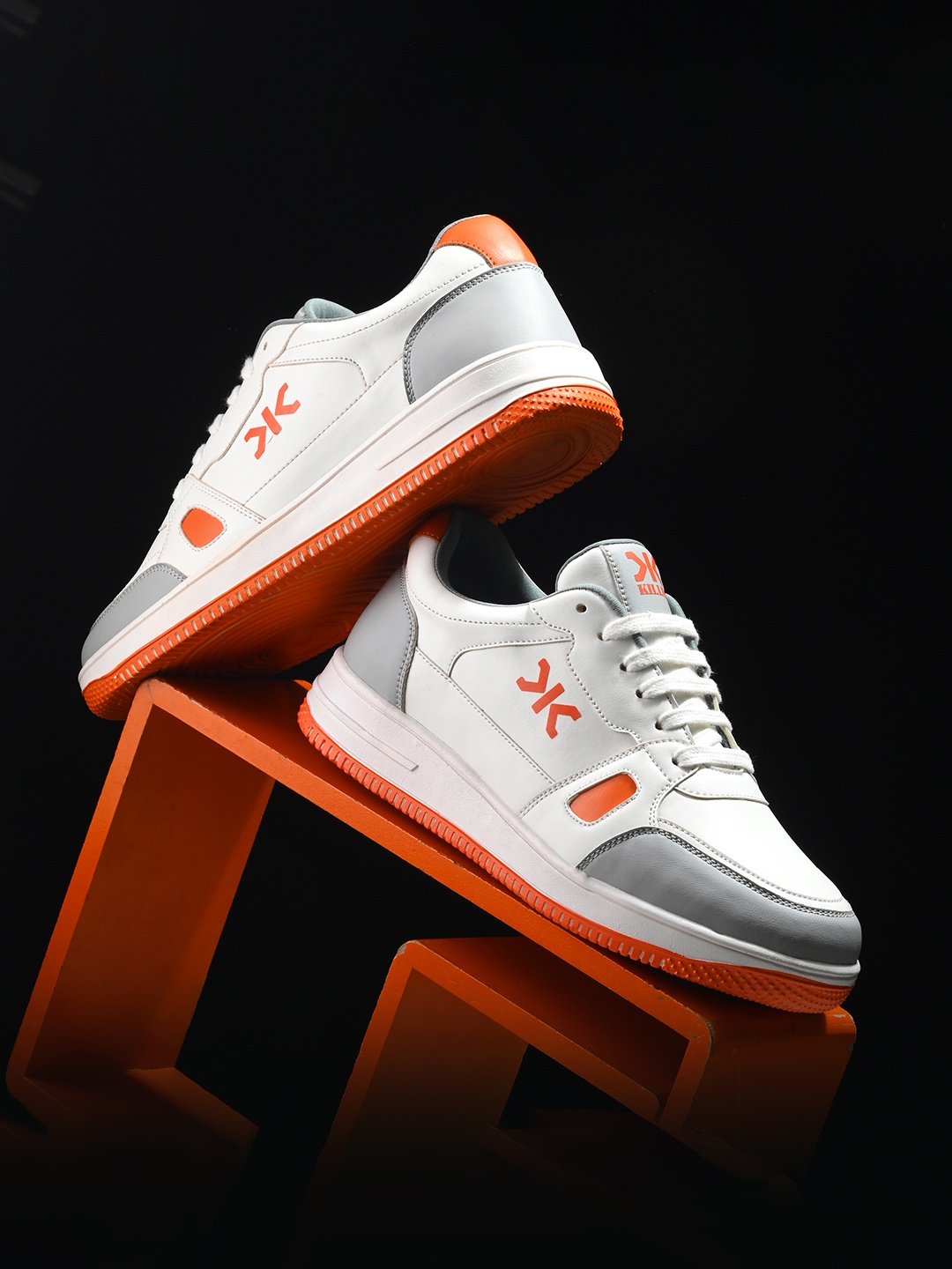 

Killer Men Colourblocked Round Toe Sneakers, White