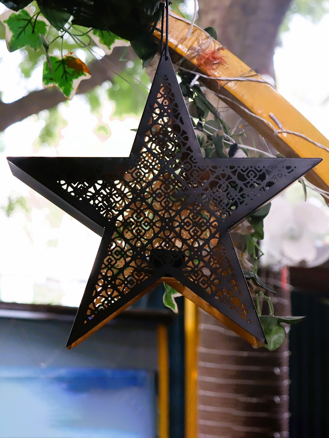 

HOSLEY Black Star Shaped Textured Hanging Tealight Candle Holder