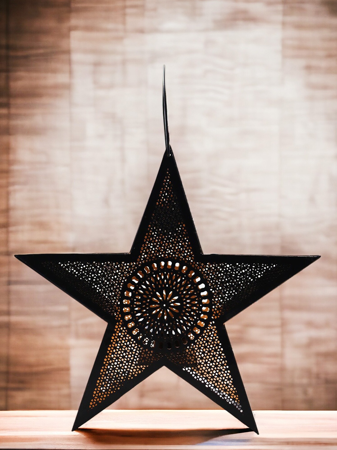 

HOSLEY Black Star Shaped Textured Hanging Tealight Candle Holder