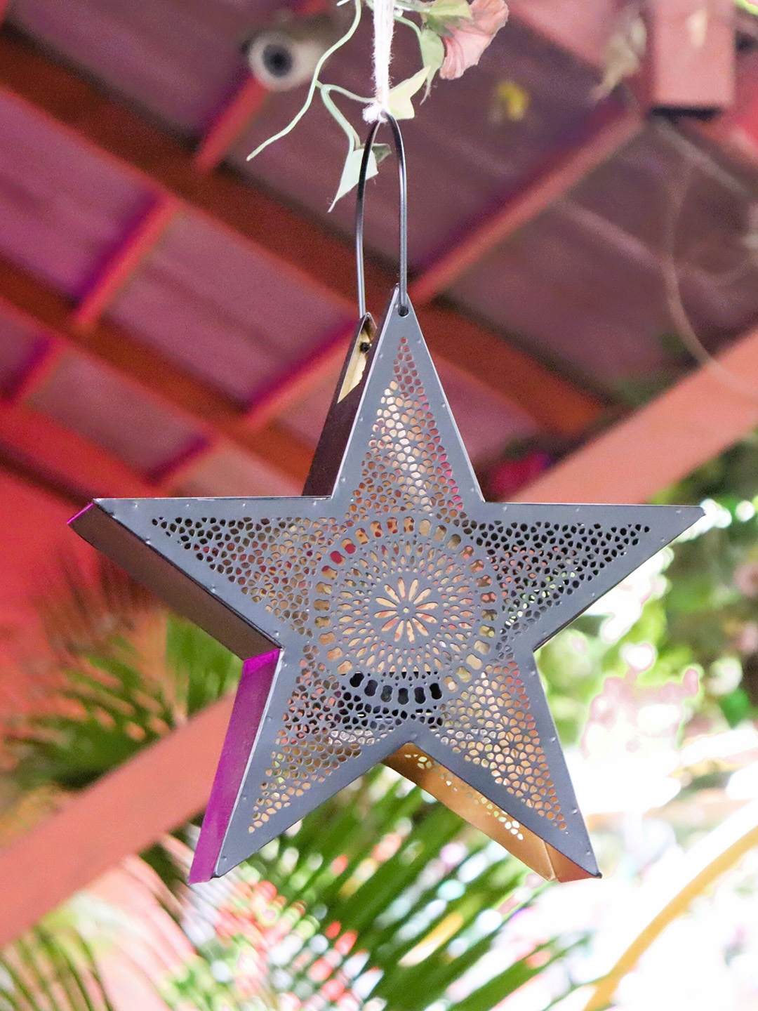 

HOSLEY Black Star Shaped Textured Hanging Tealight Candle Holder