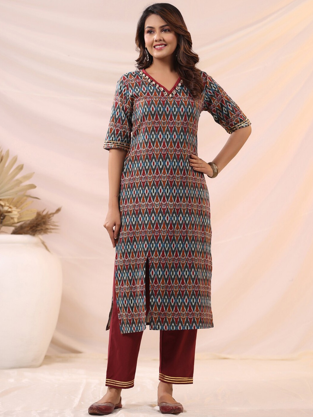 

FASHOR Red & Blue Ethnic Motifs Printed V-Neck Straight Kurta With Trousers