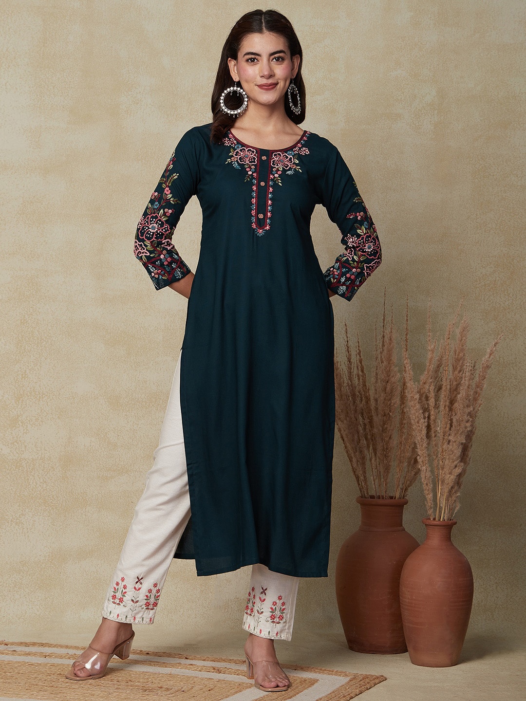

FASHOR Round Neck Yoke Design Embroidered Kurta, Green
