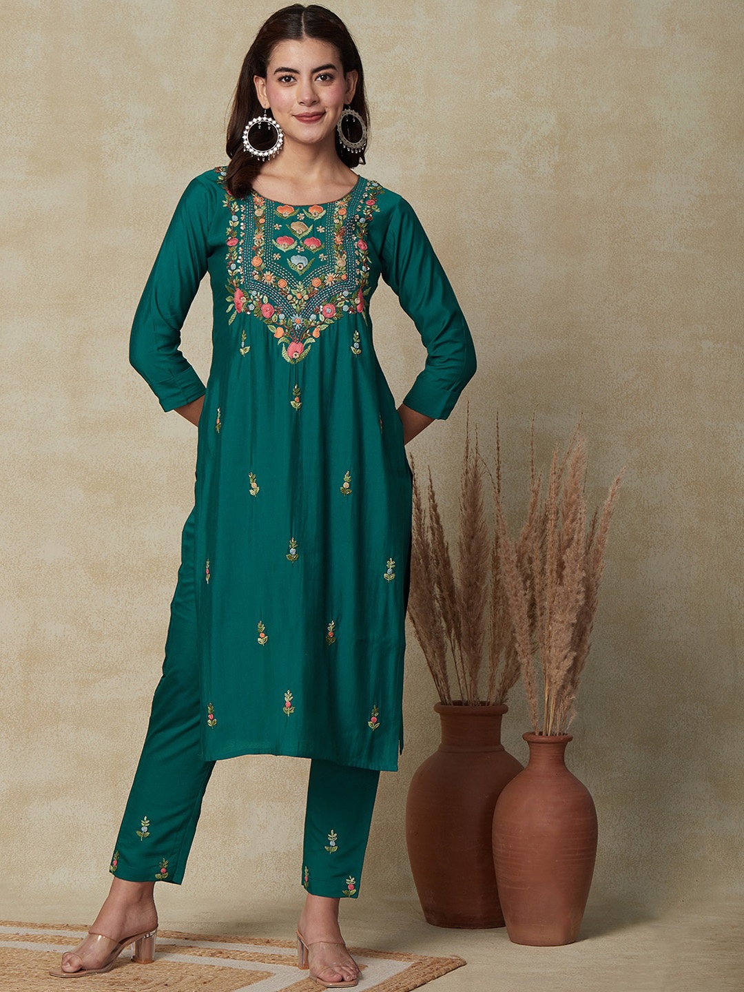 

FASHOR Women Geometric Embroidered Mirror Work Kurta, Green