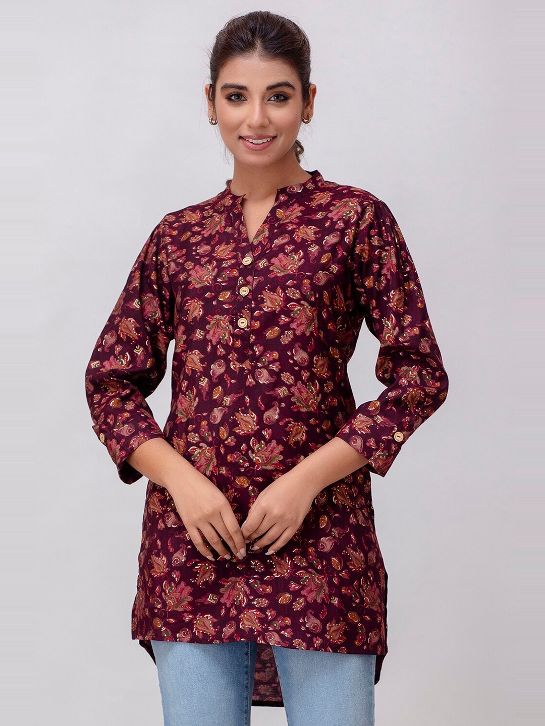 

Prakhya Floral Printed Mandarin Collar Straight Kurti, Purple