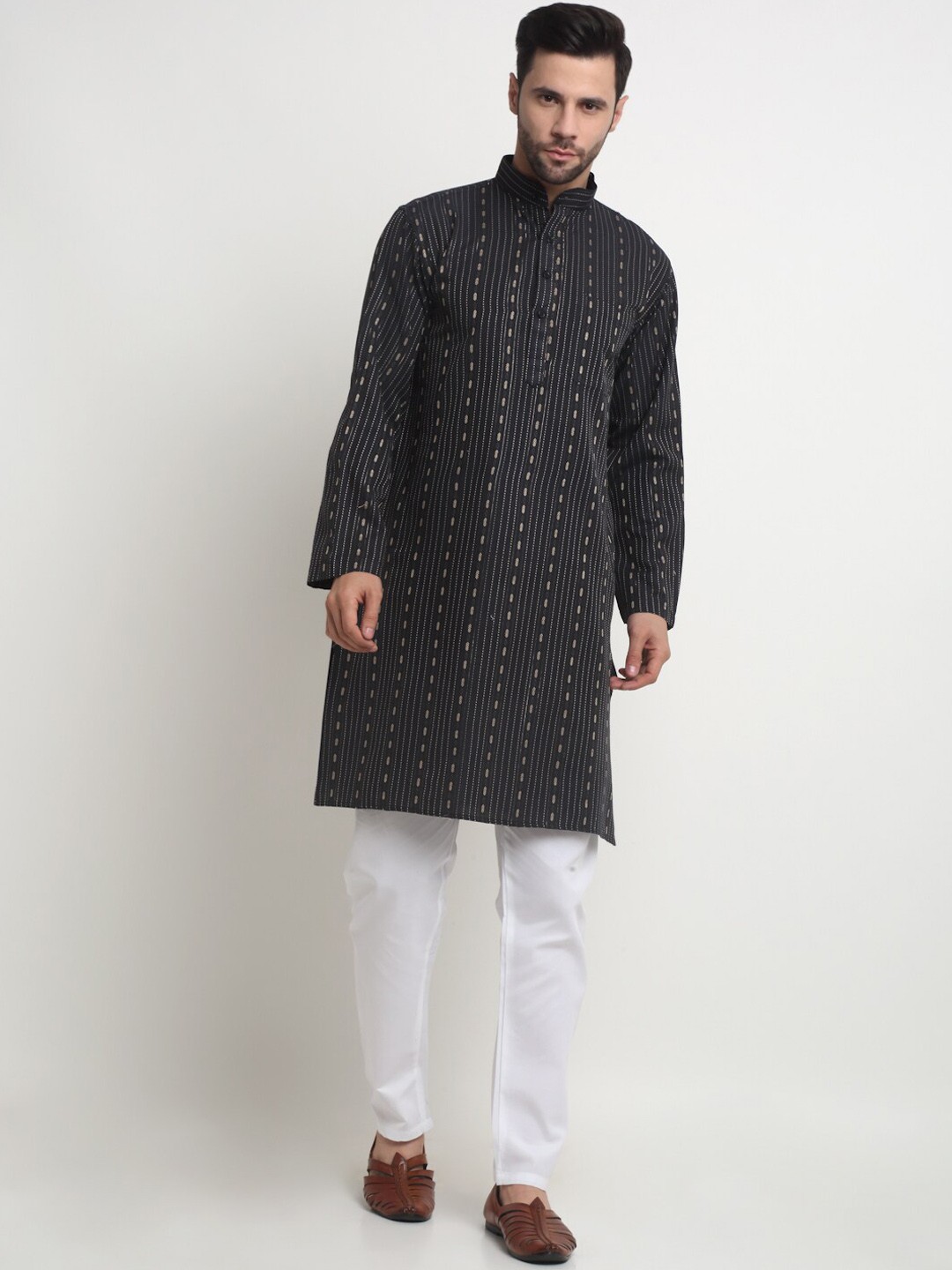 

Arrabi Geometric Embroidered Mandarin Collar Pure Cotton Straight Kurta, Black