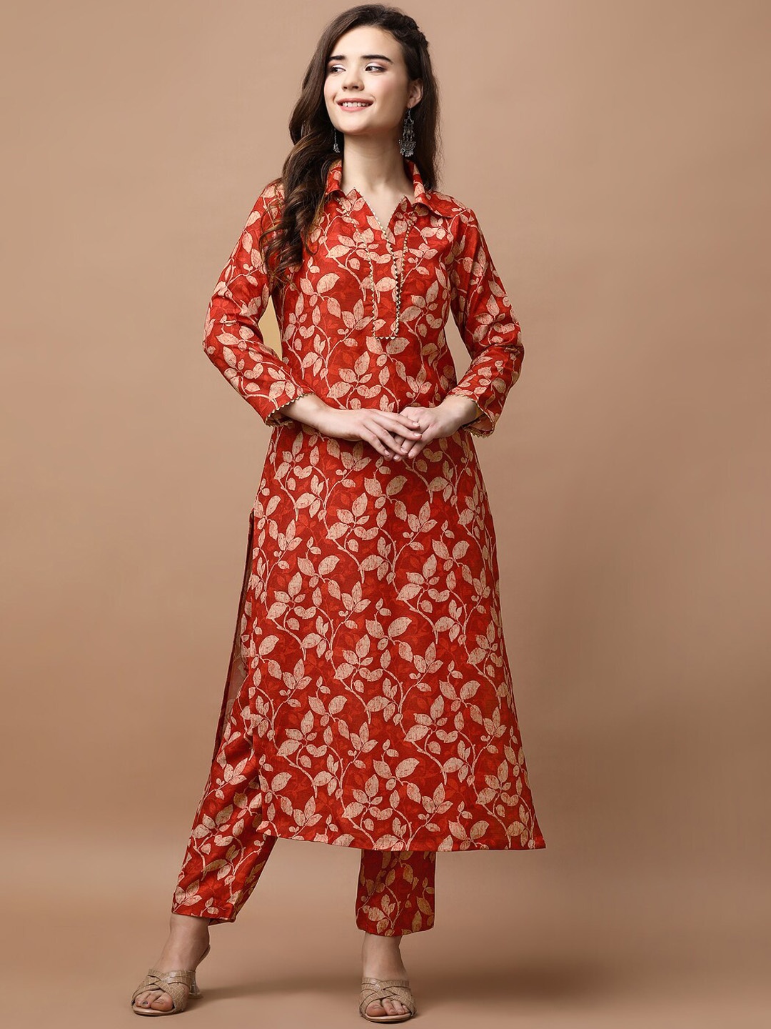 

FAB GALAXY Floral Printed Gotta Patti Straight Kurta with Palazzos, Maroon