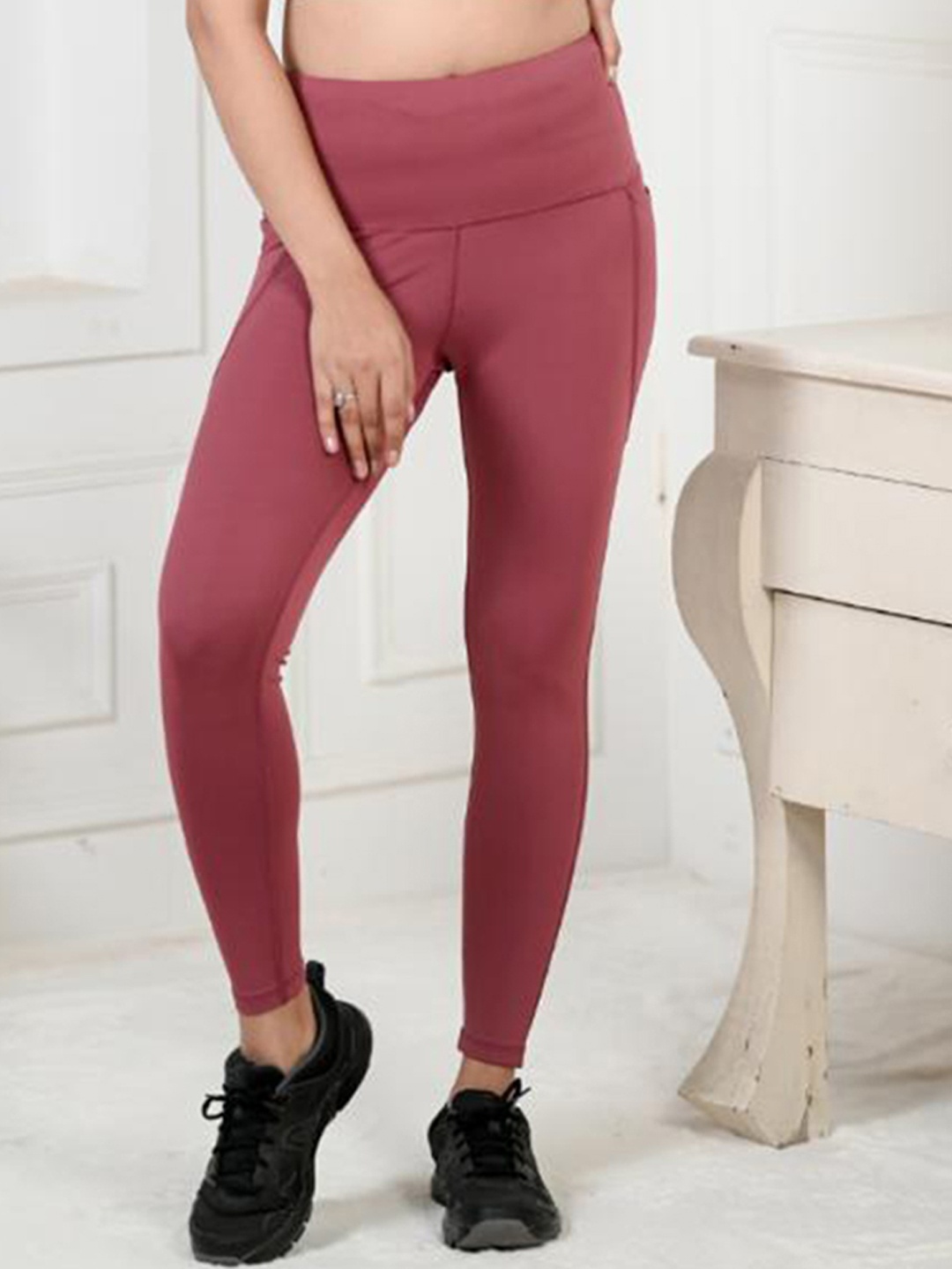 

Mlada Slim Fit Low-Rise Active Wear Gym Tights, Pink