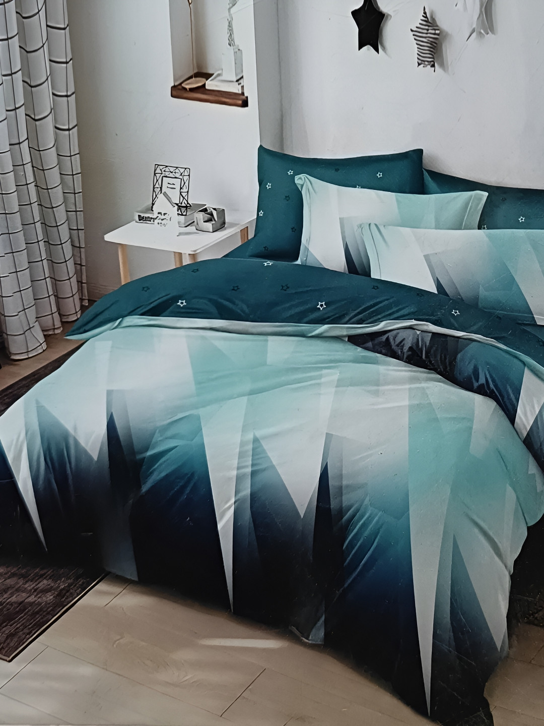 

Signature Blue & White Geometric 180 TC 2 King Bedsheet with 1 Pillow Covers