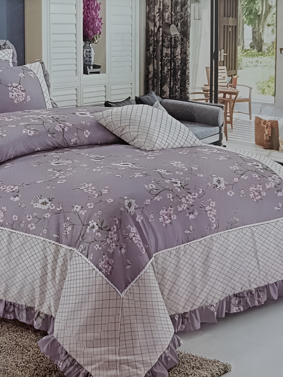 

Signature Purple & White Floral 180 TC 2 King Bedsheet with 1 Pillow Covers