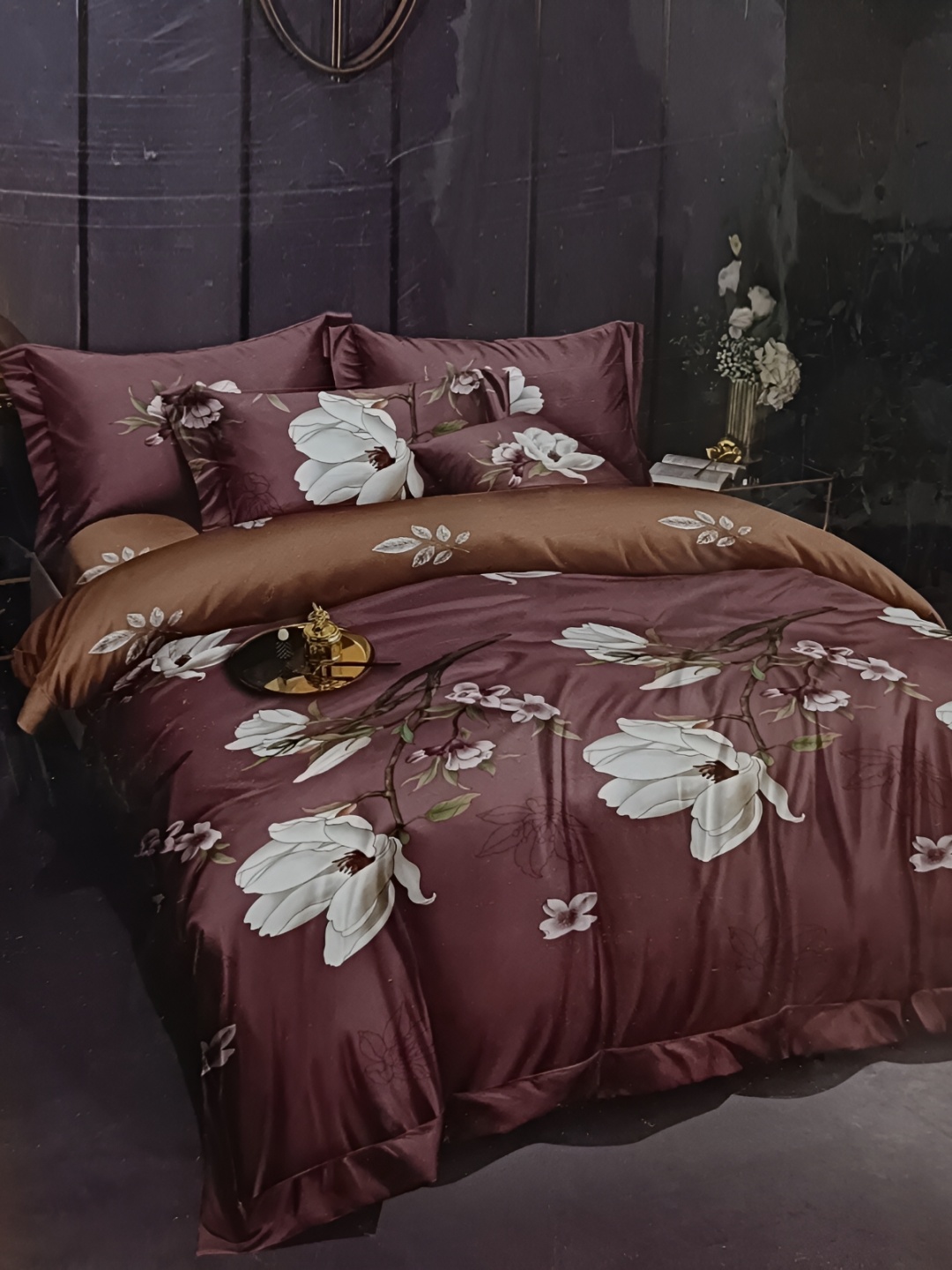 

Signature Brown & White Floral 180 TC King Bedsheet with 4 Pillow Covers