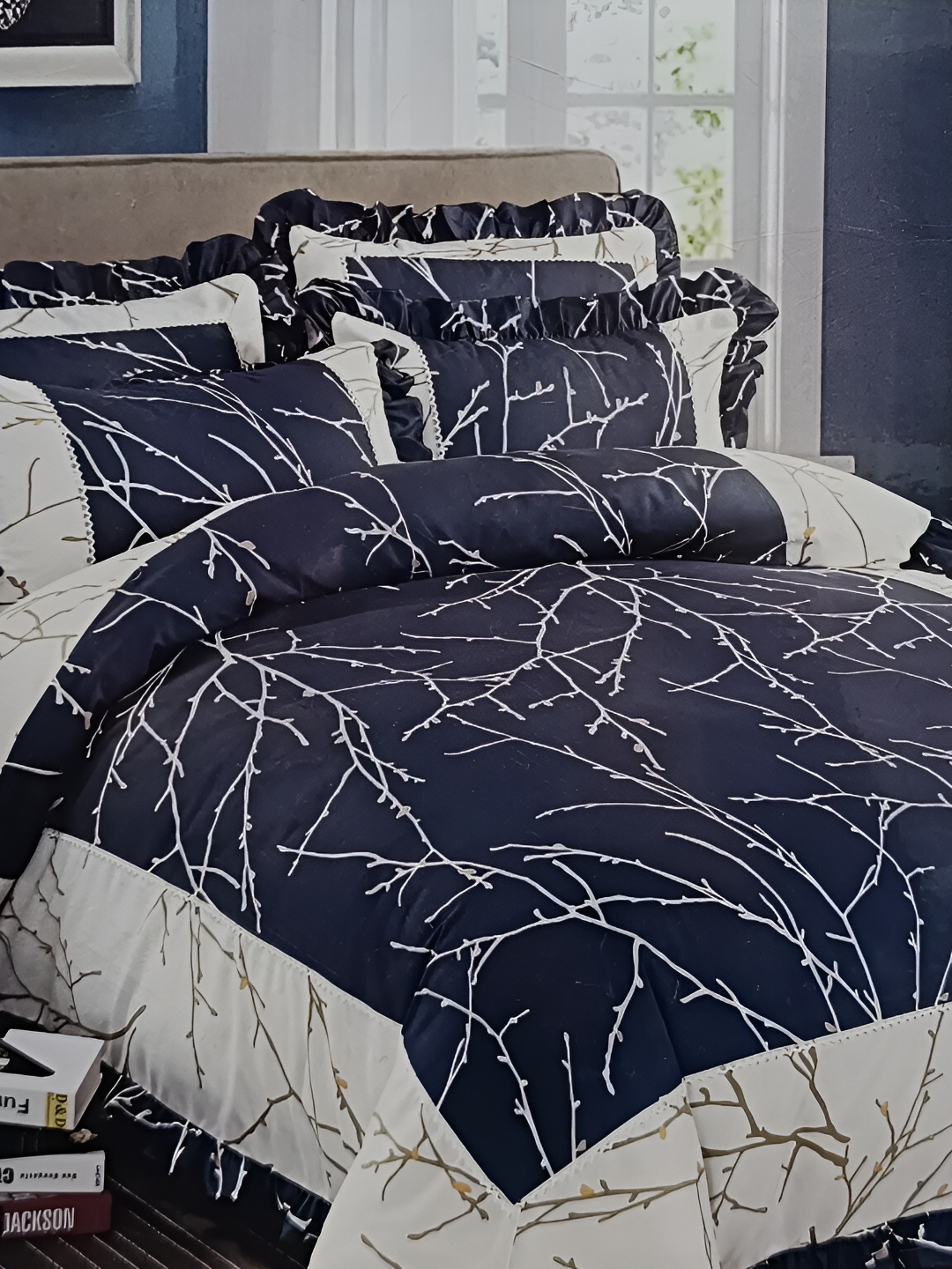 

Signature Blue & Grey 180 TC King Bedsheet with 4 Pillow Covers