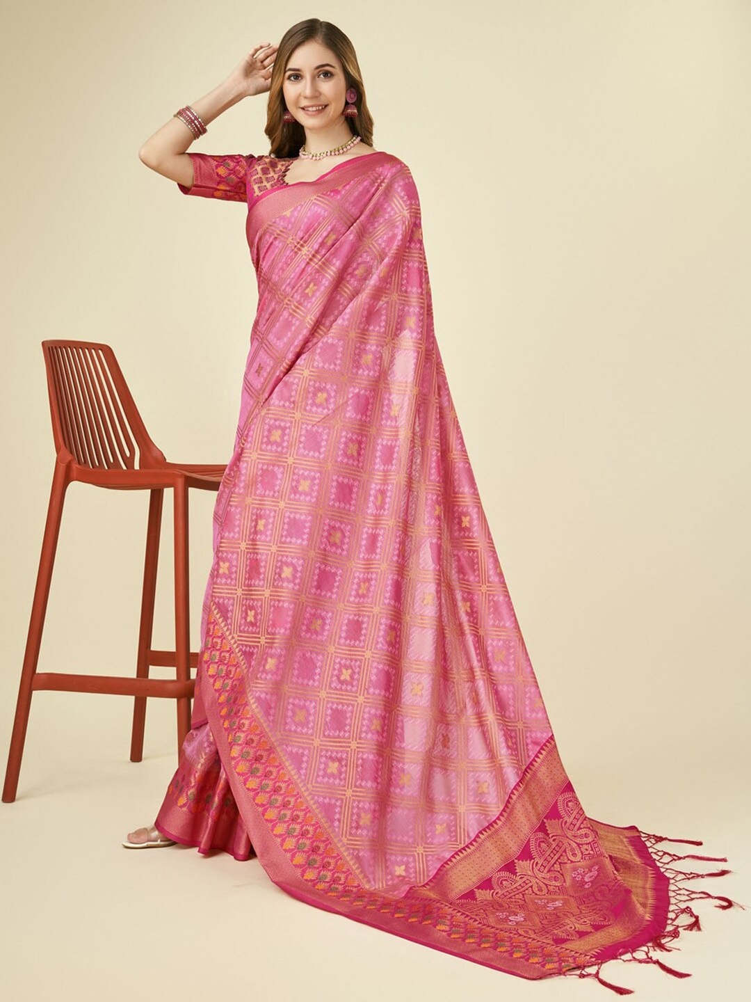 

MAGMINA Geometric Woven Design Zari Organza Banarasi Saree, Pink
