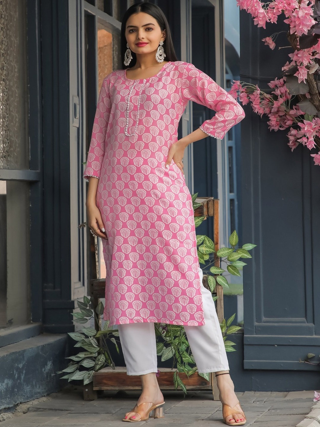 

Modestouze Attires Ethnic Motifs Printed Round Neck Kurta with Trousers, Pink