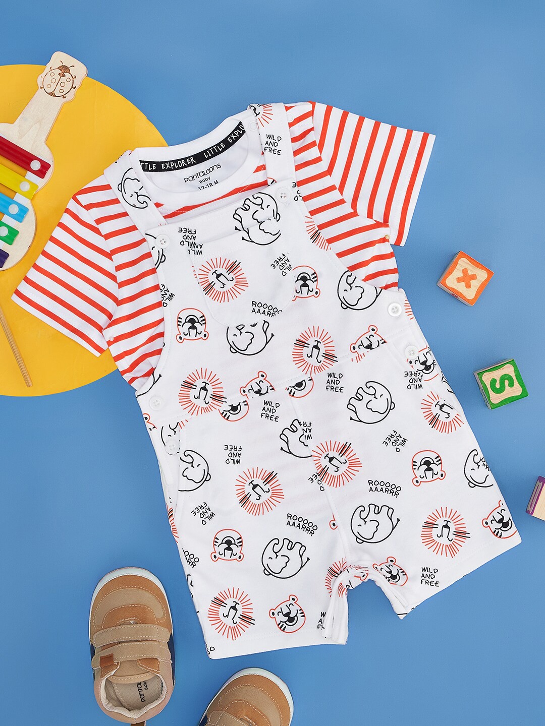 

Pantaloons Baby Boys Infants Printed Cotton Dungaree With T-Shirt, Off white