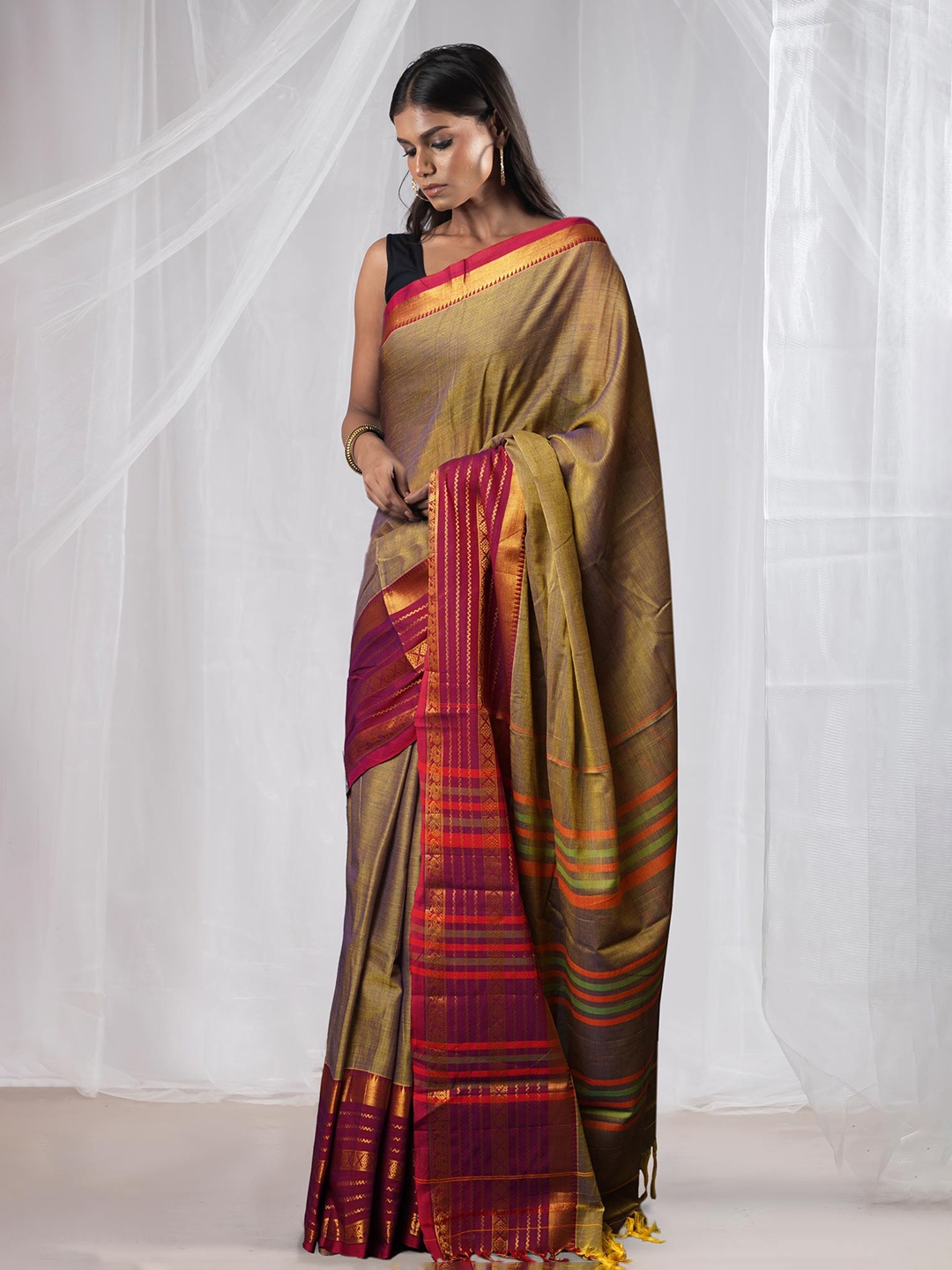 

Unnati Silks Woven Design Pure Cotton Handloom Narayan Peth Saree, Green