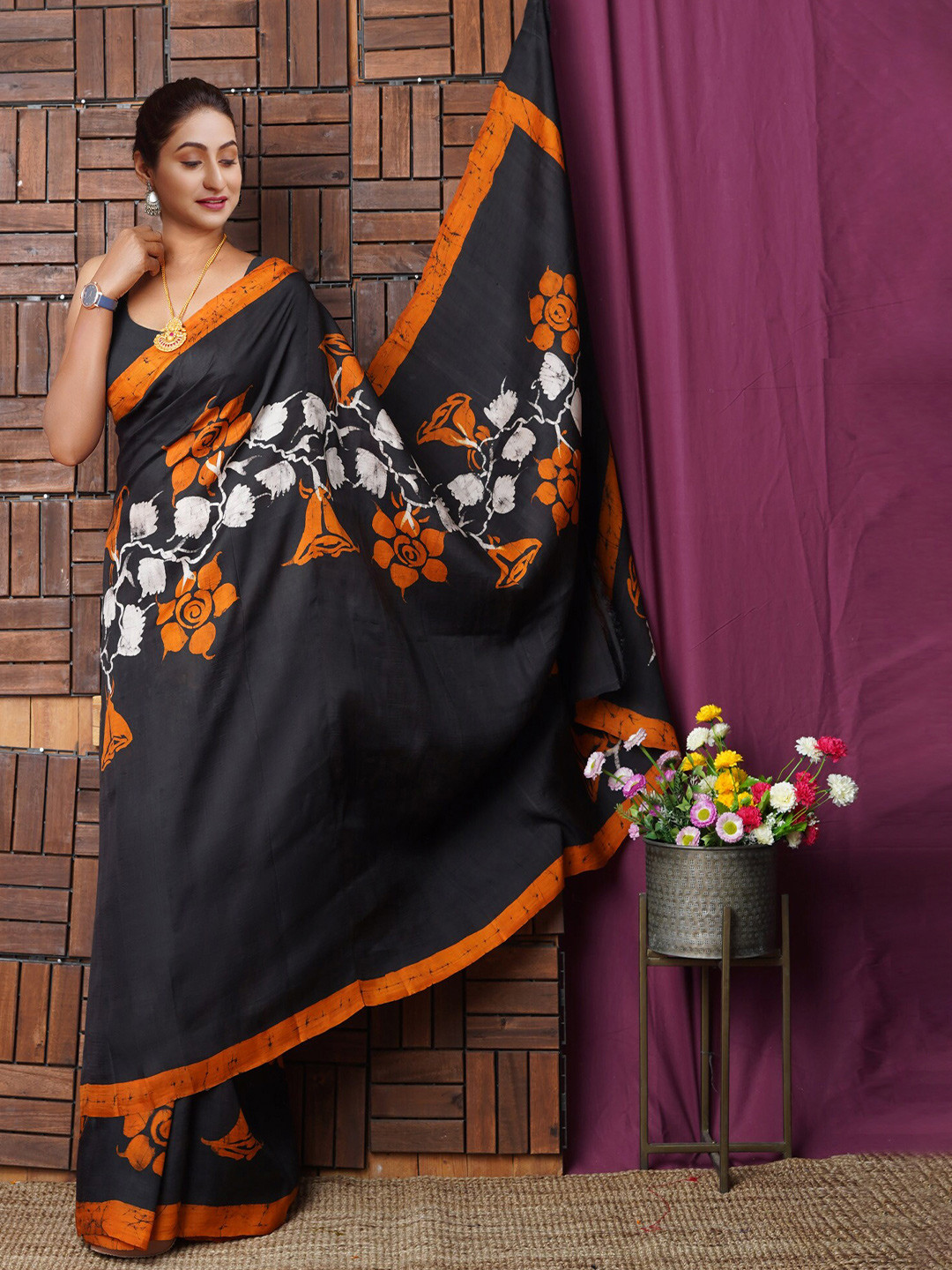 

Unnati Silks Batik Pure Silk Handloom Murshidabad silk Saree, Black