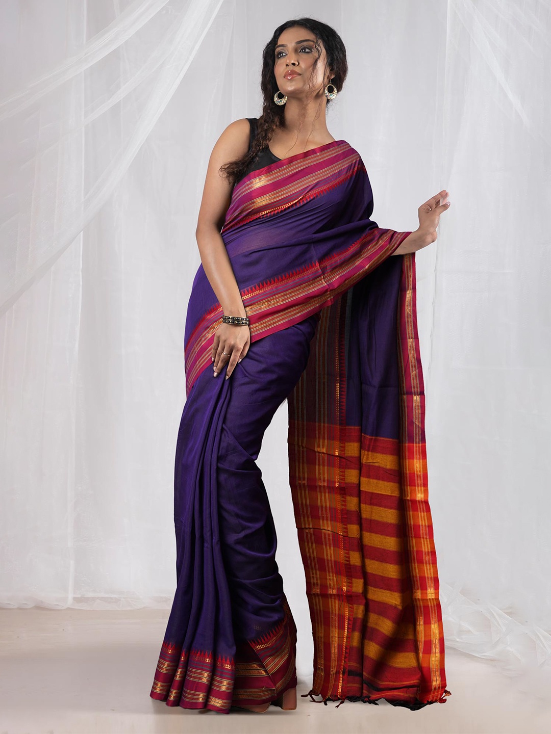 

Unnati Silks Zari Pure Cotton Handloom Narayan Peth Saree, Violet