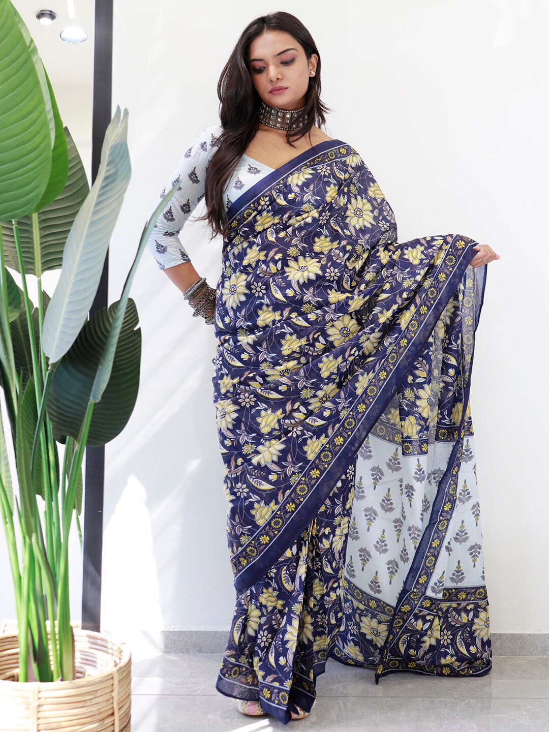 

KALINI Floral Poly Cotton Ready to Wear Bagru Saree, Navy blue