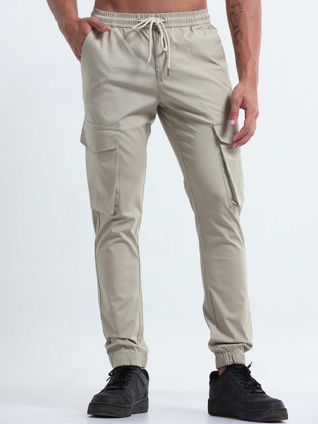 

Tailoraedge Men Mid-Rise Relaxed-Fit Cargo Joggers, Beige