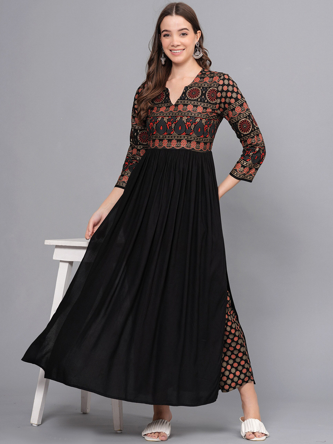 

Chandbaali Ethnic Motifs Yoke Design Empire Kurta with Trousers, Black