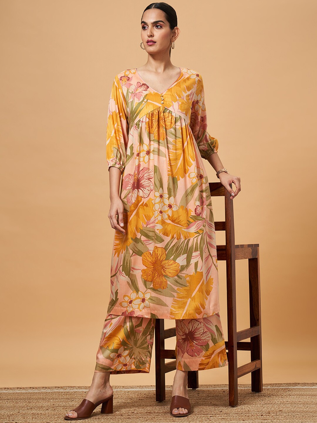 

Marigold Lane Floral Printed Kurta Set, Peach