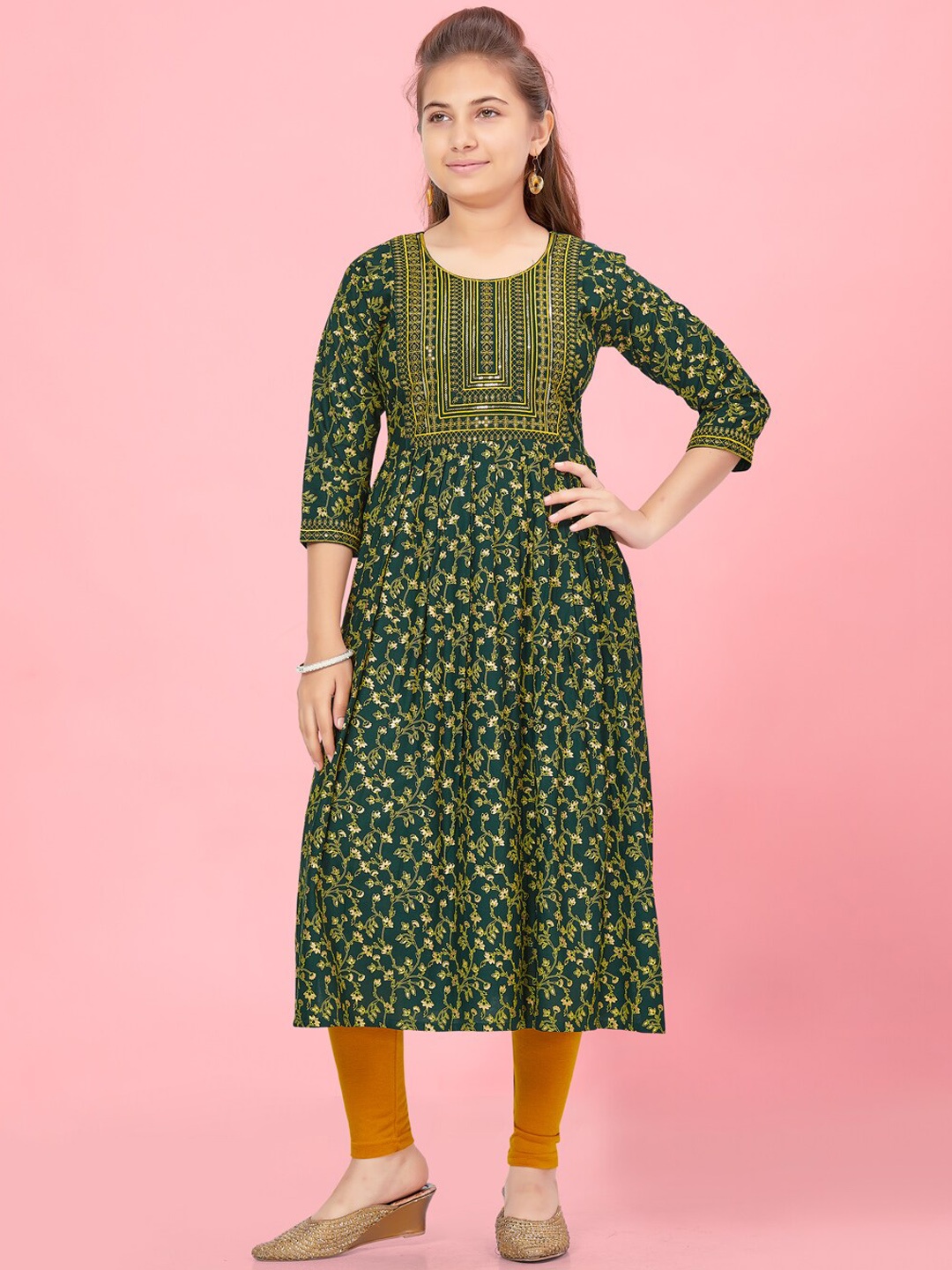 

BAESD Girls Floral Printed Regular Sequined Pure Cotton Kurta With Leggings, Green