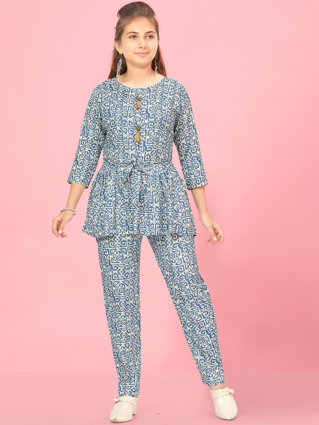 

BAESD Girls Floral Printed Pure Cotton Kurti With Trousers, Blue