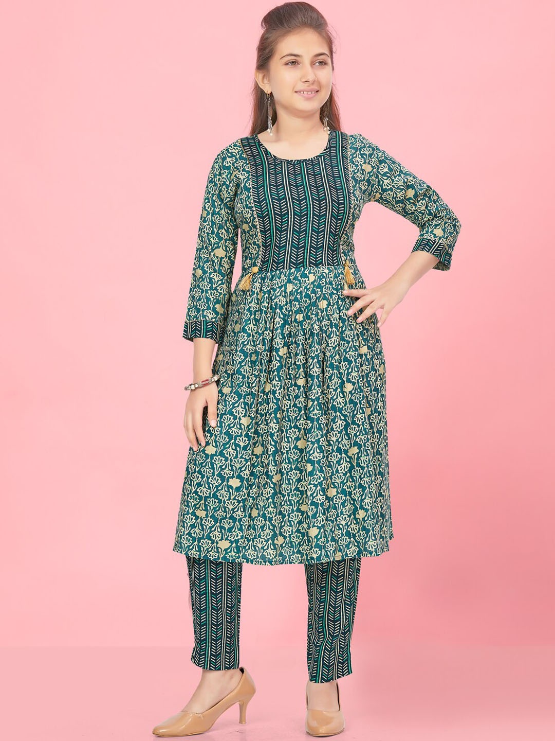 

BAESD Girls Floral Printed Regular Pure Cotton Kurta with Trousers, Green