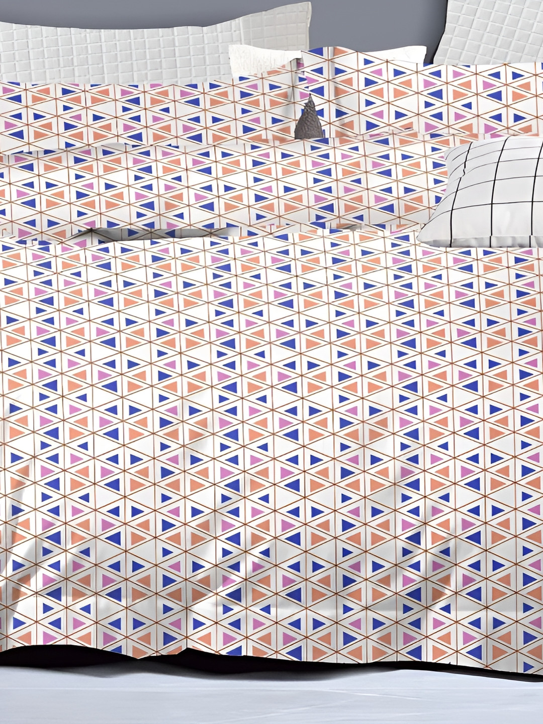 

Signature White & Blue Geometric 160 TC Queen Bedsheet with 2 Pillow Covers