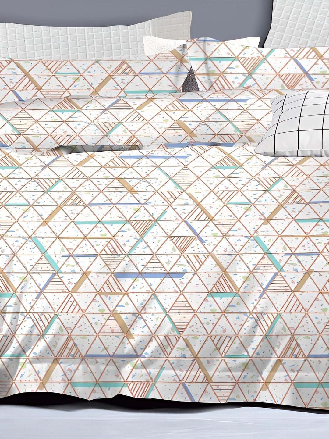 

Signature White & Beige Geometric 160 TC Queen Bedsheet with 2 Pillow Covers