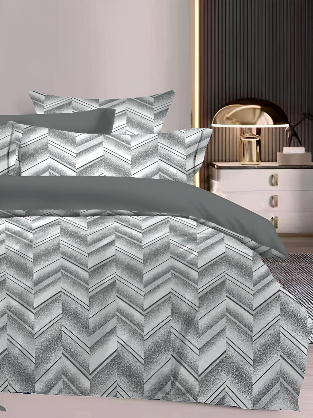 

Signature Pink & Grey Geometric 160 TC Queen Bedsheet with 2 Pillow Covers