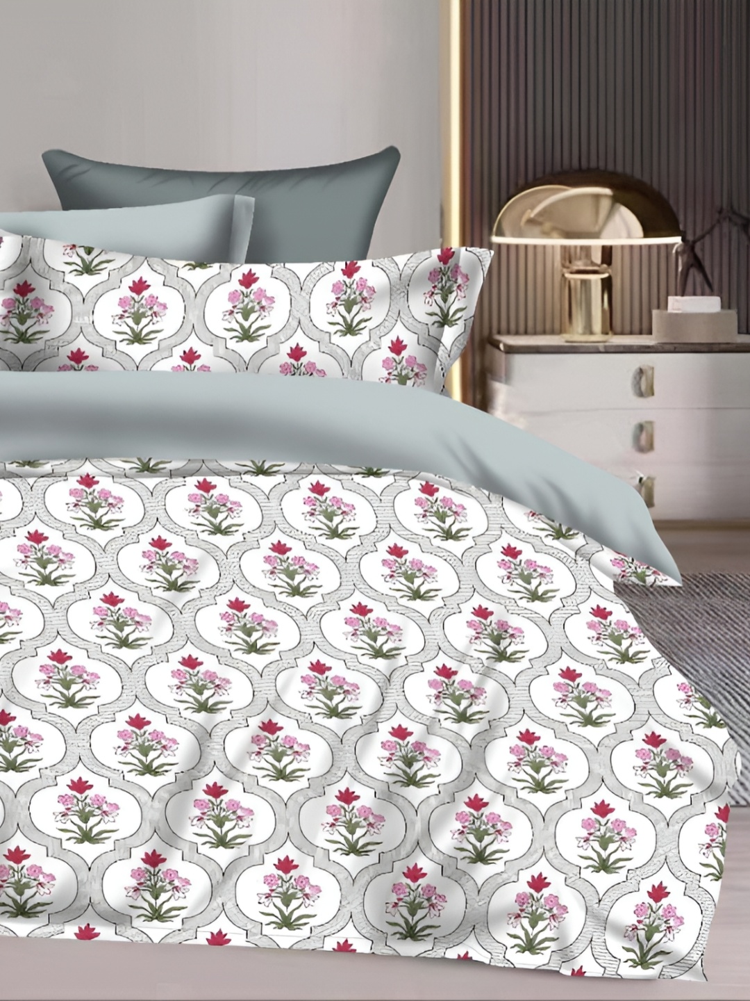 

Signature White & Green Floral 160 TC Queen Bedsheet with 2 Pillow Covers