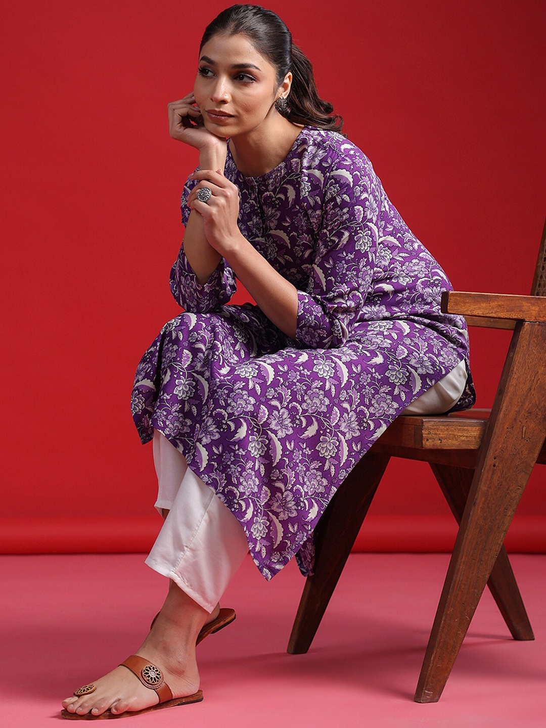 

Anouk Purple Floral Printed Round Neck Straight Kurta