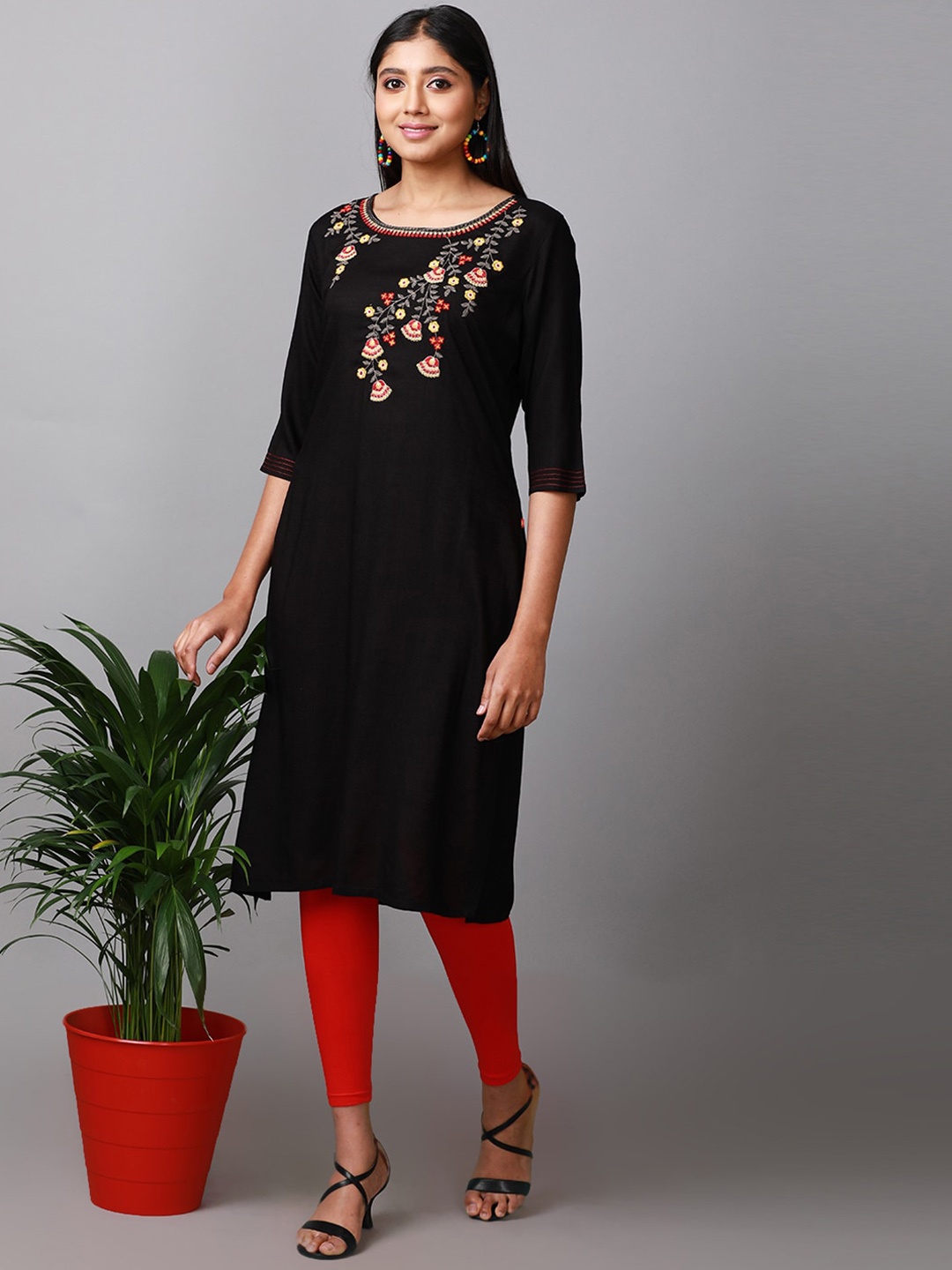 

Alena Floral Yoke Design Thread Work Straight Kurta, Black