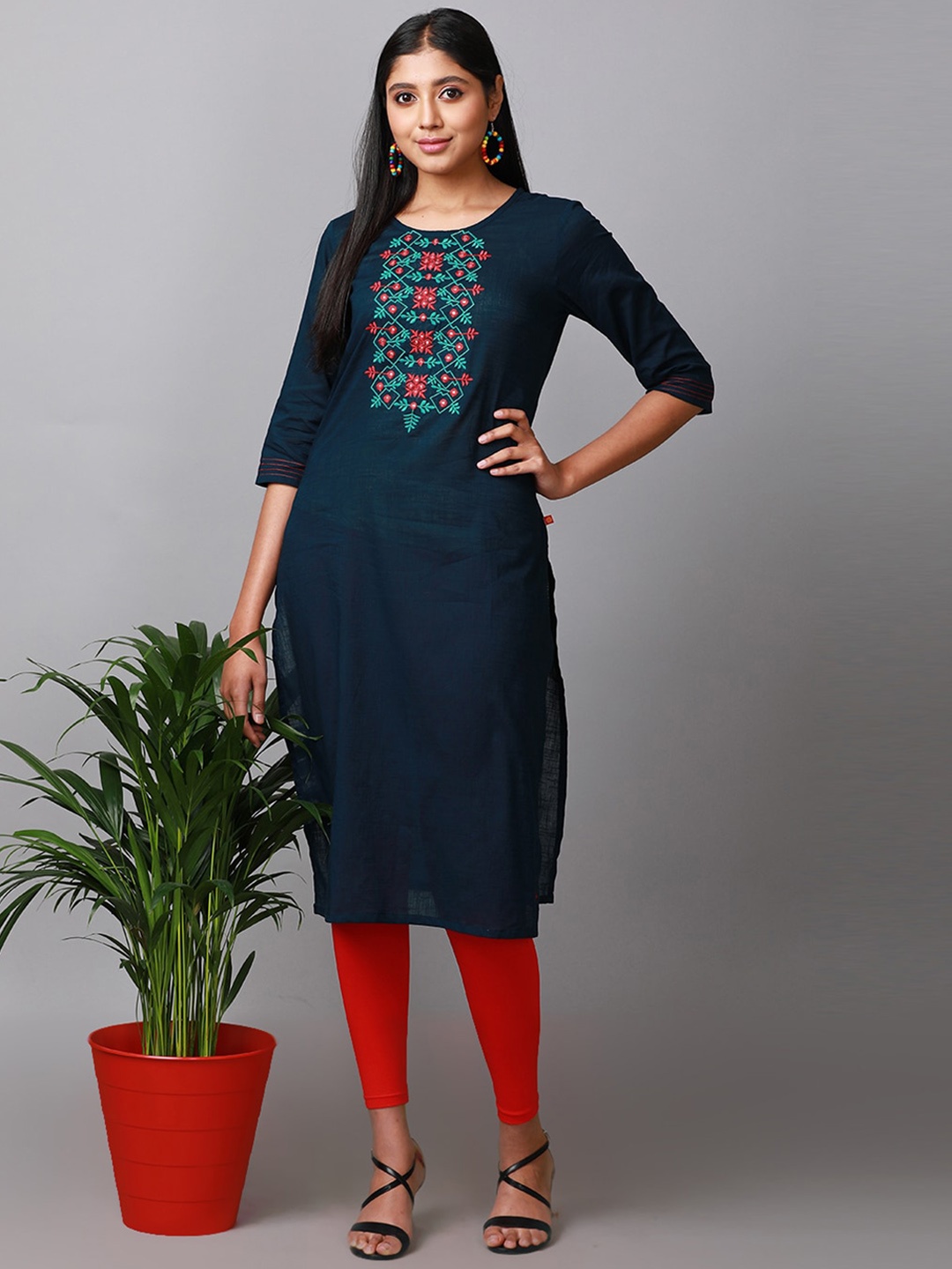 

Alena Floral Yoke Design Thread Work Pure Cotton Straight Kurta, Navy blue