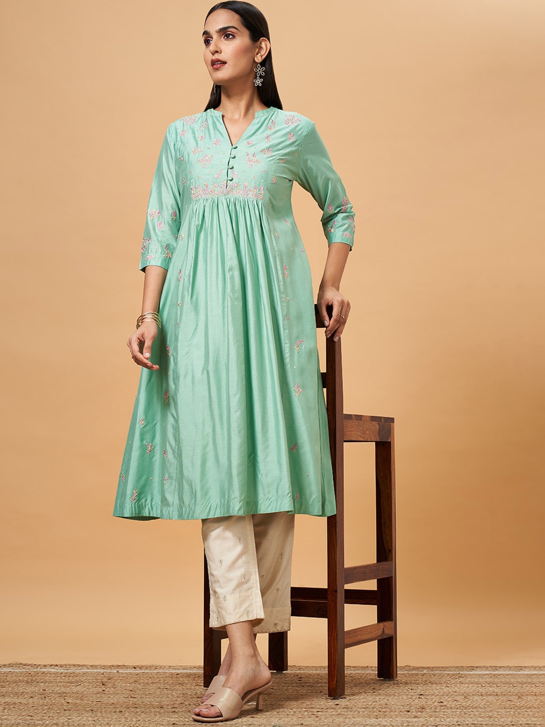 

Marigold Lane Ethnic Motifs Embroidered Flared Sleeves Gotta Patti Kurta, Green